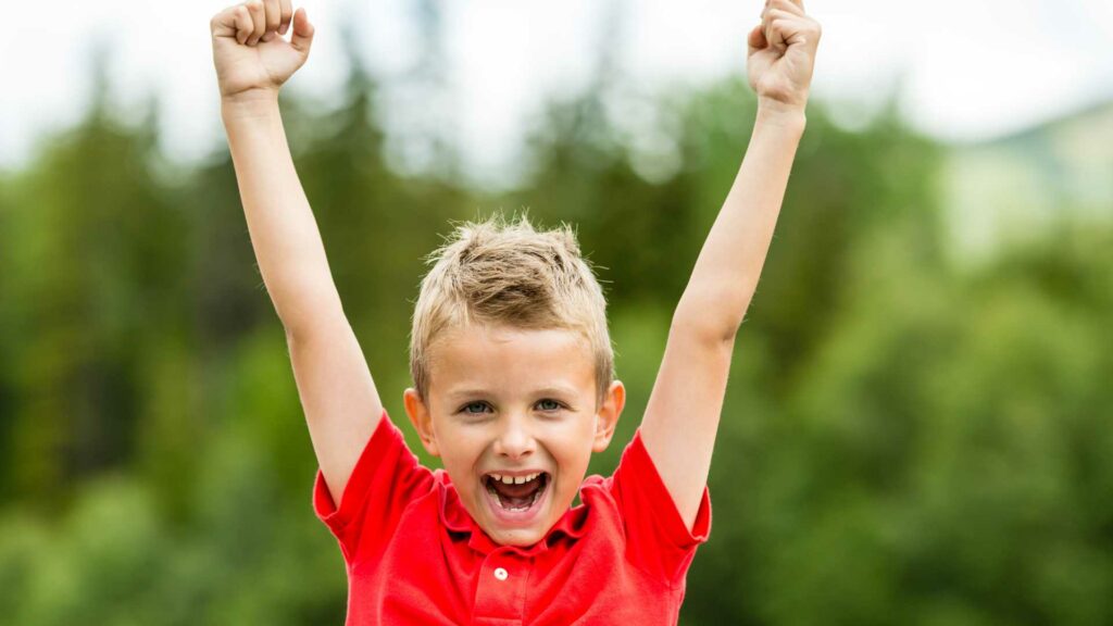 Un enfant avec de l'estime de soi