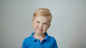 Un enfant qui exprime ses émotions