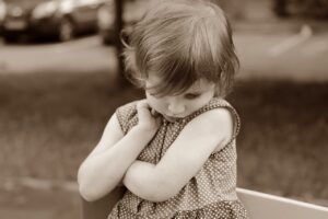 Un enfant timide